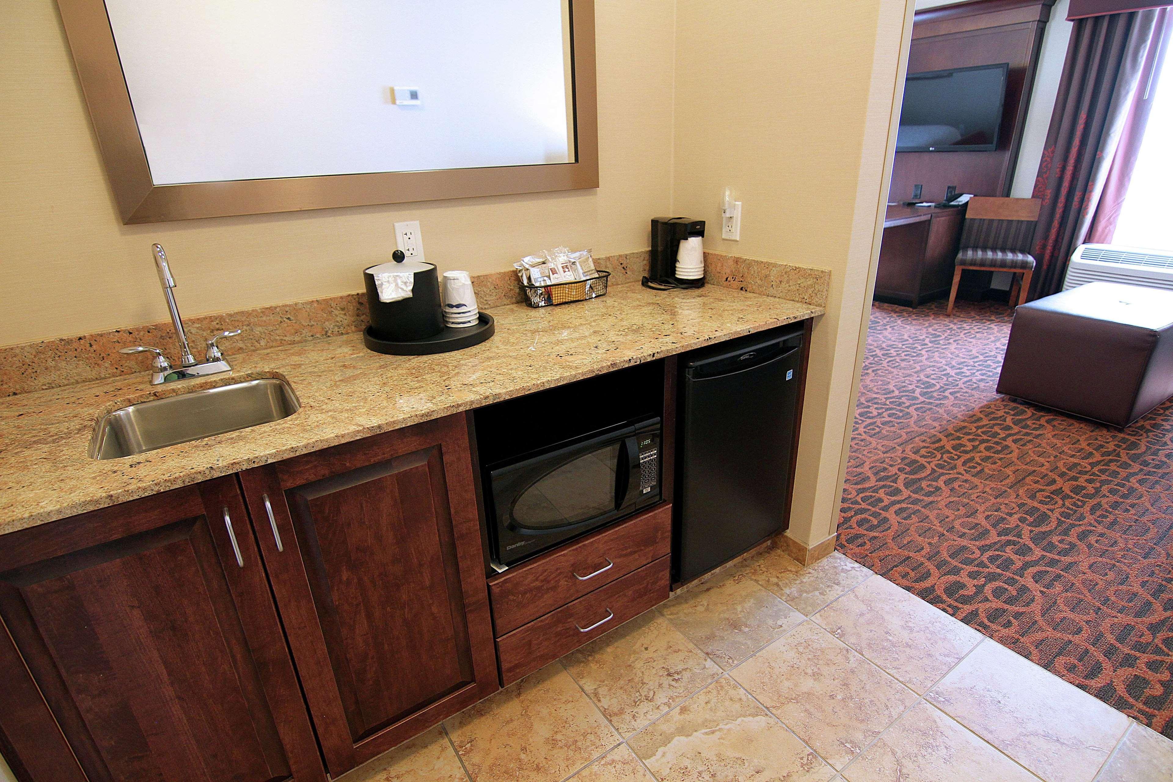 Hampton Inn&Suites Grand Forks Exterior foto